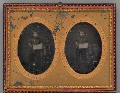 Nimetön seisovan pojan muotokuva, 1867. tekijältä Langenheimer and Weimer