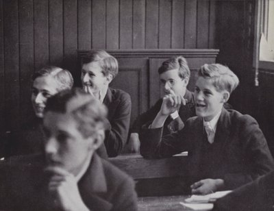 Oppimisen kevyempi puoli, jako New Schoolsissa, Eton (m/v kuva) tekijältä Laszlo Moholy Nagy
