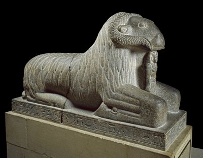 Amunin pässin patsas, noin 680 eKr. (graniitti) tekijältä Late Period Egyptian