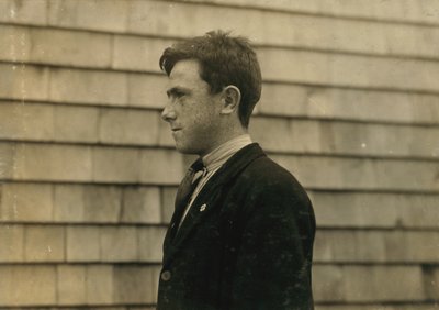 15-vuotias James Cooney, irlantilainen maahanmuuttaja Fall Riverissä, Massachusettsissa, - tekijältä Lewis Wickes Hine