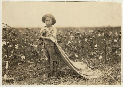 6-vuotias Warren Frakes noin 20 kiloa puuvillaa laukussaan Comanche Countyssa, Oklahomassa, 1916 tekijältä Lewis Wickes Hine