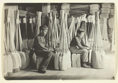 Pojat pakkaamossa, Brown Mfg. Company, Evansville, Ind. tekijältä Lewis Wickes Hine