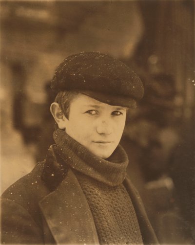 Sanomalehtipoika, Utica, New Yorkin osavaltio. tekijältä Lewis Wickes Hine