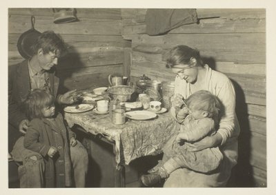 Köyhä maaseutuperhe asuu savupirtissä, Oklahoma, Punaisen Ristin huostassa. tekijältä Lewis Wickes Hine