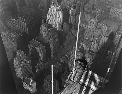 Raising the Mast, Empire State Building, 1939 tekijältä Lewis Wickes Hine
