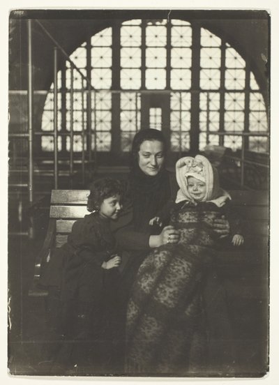 Venäläinen perhe, Ellis Island tekijältä Lewis Wickes Hine
