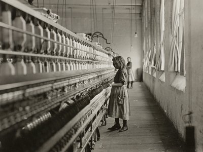 Sadie Pfeifer, puuvillatehtaan kehrääjä, Lancaster, Etelä-Carolina. tekijältä Lewis Wickes Hine