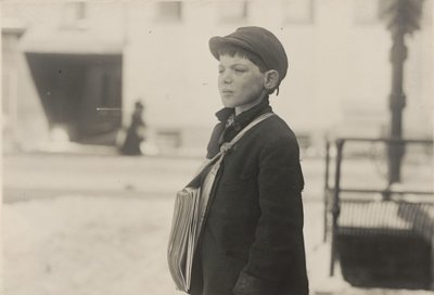 Tony Casale, "Bologna", 11-vuotias, myynyt sanomalehtiä 4 vuoden ajan, Hartford, Connecticut, maaliskuu 1909 tekijältä Lewis Wickes Hine