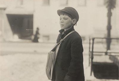 Tony Casale, Bologna, 11-vuotias, on myynyt sanomalehtiä 4 vuotta, Hartford..., maaliskuu 1909. tekijältä Lewis Wickes Hine