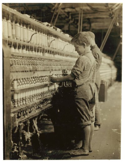 Nuoret dofferit vaihtamassa täydet puolat North Pownalissa, Vermontissa, 1910 tekijältä Lewis Wickes Hine