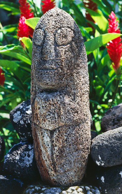 Antropomorfinen Tiki-veistos, Papeete, Tahiti, Seurasaaret, Tuulenpuoleisten saarten saaristo, Ranskan Polynesia (Ranskan tasavallan merentakainen alue) tekijältä Unbekannt Unbekannt