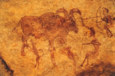 Jousimiehet, koirat ja sorkkaeläin, luolamaalaus, Tassili n