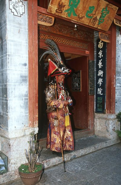 Kiina, Yunnan, l i -kastike, täynnä perinteisessä NA Xi -asussa tekijältä Unbekannt Unbekannt