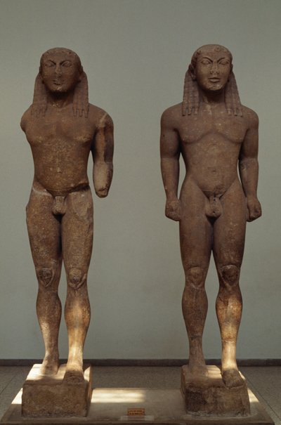 Kleobis ja Biton, n. 610-590 eKr., Parian marmoripatsaat, Polymedes of Argos, omistettu Delphille Argosin kaupungin toimesta Kreikasta, Kreikan sivilisaatiosta, 7.-6. vuosisadalla eaa. tekijältä Unbekannt Unbekannt