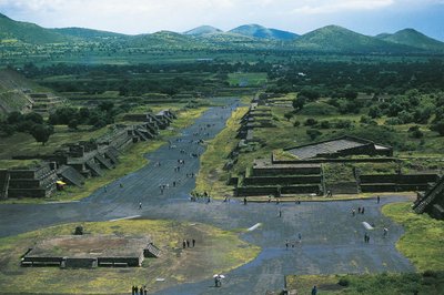 Meksiko, Meksikon allas, Mexico City, Teotihuacan (jumalien kaupunki), Kuun pyramidi ja Avenue of Dead tekijältä Unbekannt Unbekannt