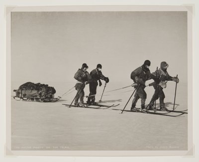 Polar Party on the Trail (bromidiprintti) tekijältä Lieutenant Henry Robertson Bowers