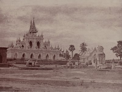 Amerapoora: Sindu Shwe koo Pagoda tekijältä Linnaeus Tripe