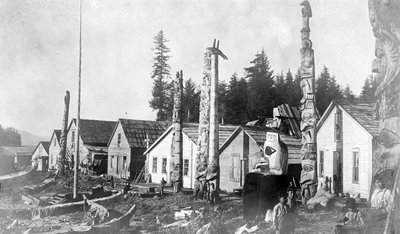 Intiaanikylä Howkanissa, Alaskassa, 1896 tekijältä Lloyd Valentine and Pond, Edwin Percy Winter