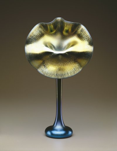 Sininen ja kultainen suosikki "Jack-in-the-Pulpit" -maljakko tekijältä Louis Comfort Tiffany