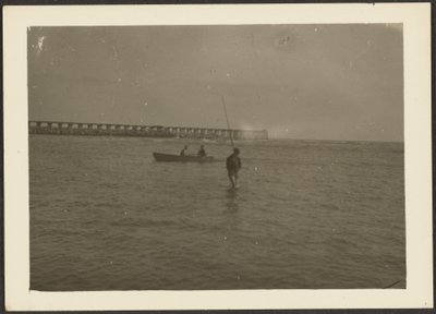 [Figures in Seascape] tekijältä Louis Fleckenstein