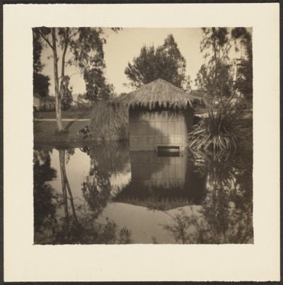 [Hut on Pond] tekijältä Louis Fleckenstein