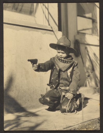 [Pikkupoika cowboy-asussa] tekijältä Louis Fleckenstein