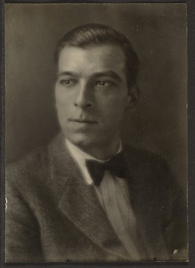[Nuori mies rusettisolmioineen] tekijältä Louis Fleckenstein