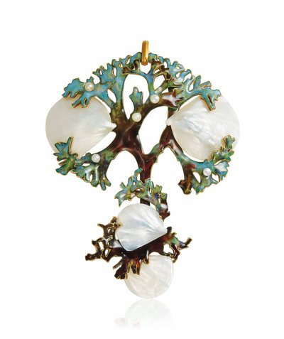 Art Nouveau -helmiäis-, emali- ja siemenhelmiriipus, n. 1900 tekijältä Lucien Gaillard