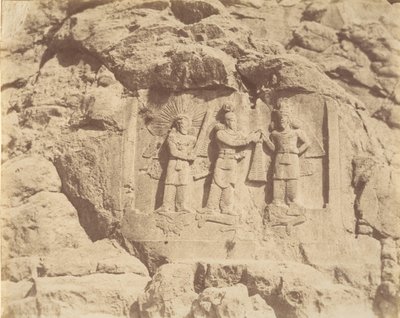 7 [Tag-e Bustan, Shapour II:n kruunausseremonia, Kermanshah], 1840-60-luku. tekijältä Luigi Pesce