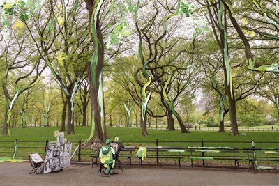 Central Park, 2019 (akryylimaali arkistopigmenttiprintillä) tekijältä Madeleine Gross