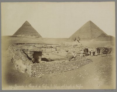 Piramides van Cheops en Chephren, de sfinksi ja tempel van Chefren Cheopsin ja Cheffren Sfinksin pyramidit ja Cheffrenin temppeli (otsikko esineessä) tekijältä Maison Bonfils