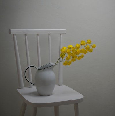 Bright Blooms -valkoinen tuoli tekijältä Margareth Perfoncio