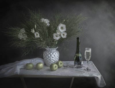 Kukkia ja samppanjaa tekijältä Margareth Perfoncio