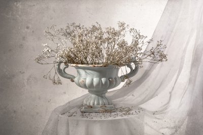 Shabby Chic -tyylinen kukka-asetelma tekijältä Margareth Perfoncio
