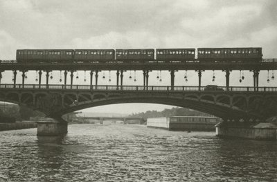 Pariisi: Pont de Passy (m/w kuva) tekijältä Mario Bucovich
