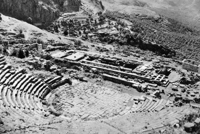 Teatteri ja Apollonin temppeli, Delphi, Kreikka, 1937 tekijältä Martin Hurlimann