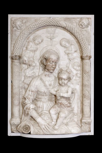 Madonna lapsen ja enkelien kanssa, noin 1460 (marmori). tekijältä Master of the Marble Madonnas