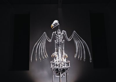 The Nerve Rack, 2019 (Asetaali, akryyli, alumiini, messinki, sähköpiiri, maali, PVC, hartsi, servomoottorit, teräs) tekijältä Mat Collishaw