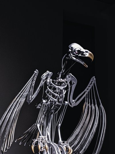 The Nerve Rack, 2019 (Asetaali, akryyli, alumiini, messinki, sähköpiiri, maali, PVC, hartsi, servomoottorit, teräs) tekijältä Mat Collishaw