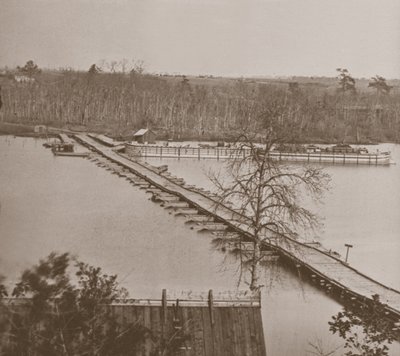 Liittovaltion ponttonisilta Appomattoxin yli (b/w kuva) tekijältä Mathew Brady