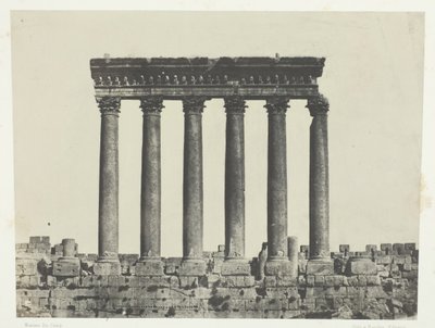 Baalbeck Heliopolis, Auringon temppelin pylväikkö, Syyria, 184951, painettu 1852. tekijältä Maxime Du Camp