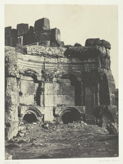 Baalbeck Heliopolis, Auringon ja Jupiterin temppelien aitauksen sali, Syyria, 184951. tekijältä Maxime Du Camp