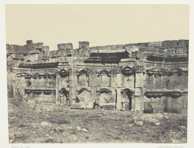 Baalbeck, Auringon ja Jupiterin temppeleiden kotelon sisätilat; Syyria tekijältä Maxime Du Camp