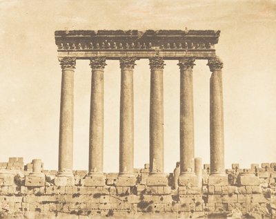 Auringon temppelin pylväikkö, Baâlbek Heliopolis, 15. syyskuuta 1850. tekijältä Maxime Du Camp