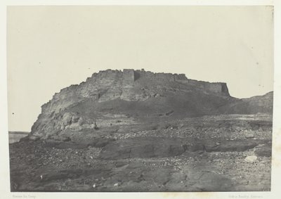 Ibrahimin muinainen linnoitus, näkymä etelästä, Nubia, 184951, painettu 1852. tekijältä Maxime Du Camp