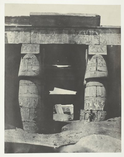 Karnak, Khonsin temppelin portico, Thebes, 184951, painettu 1852. tekijältä Maxime Du Camp