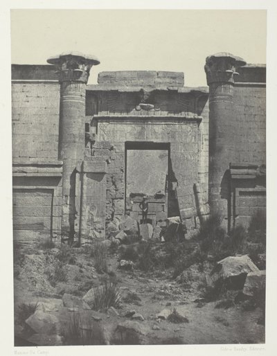 Medinet-Habou, Thutmoseumin propylaea; Thebes tekijältä Maxime Du Camp