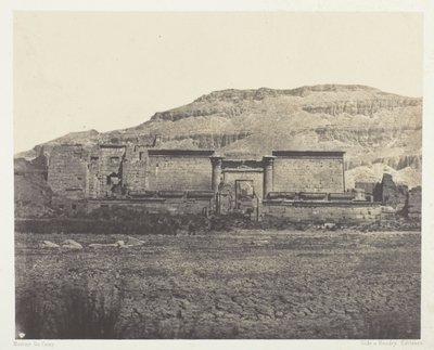Medinet-Habou, Yleinen näkymä vuorille, Thebes tekijältä Maxime Du Camp