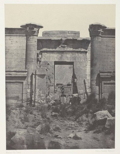 Medinet-Habou, Thutmoseumin propylaea; Thebes tekijältä Maxime Du Camp