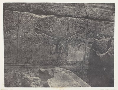 Karnakin palatsi, graniittipyhäkön ulkoveistokset; Thebes tekijältä Maxime Du Camp